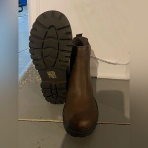 Women’s size 8.5 brown boots